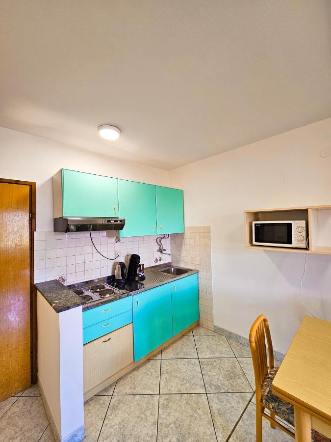 Aenona Sea View Apartments Nin Exterior photo